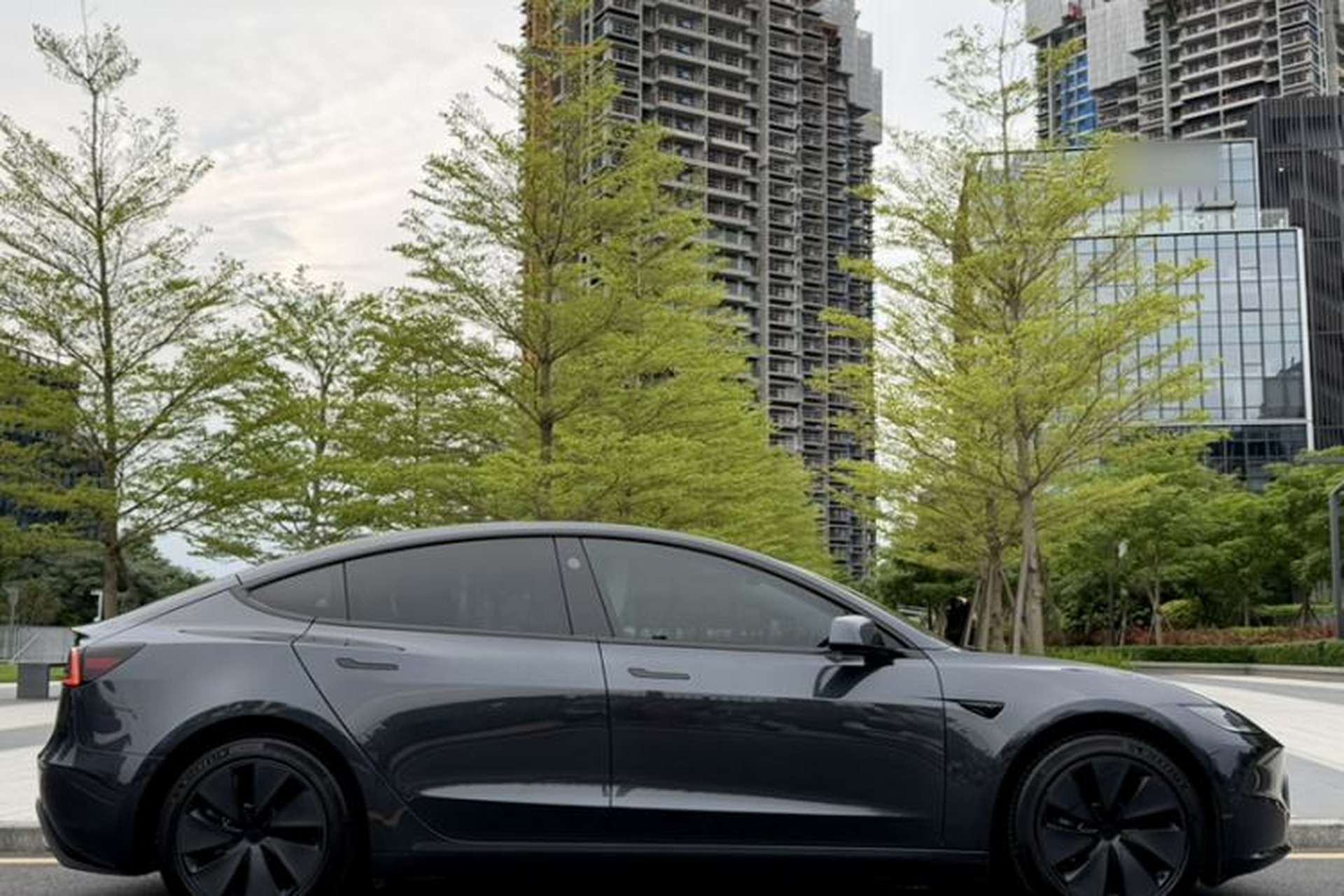 Used Tesla Model 3 2023 Long-Range All-Wheel-Drive Version Exterior 4