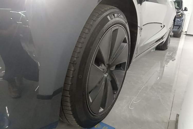 Used Tesla Model 3 2023 Rear-Wheel-Drive Version Exterior 4