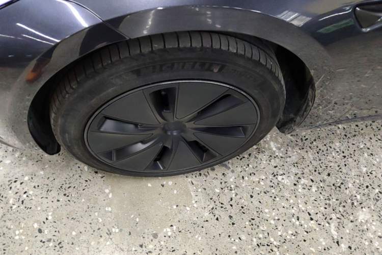 Used Tesla Model 3 2023 Rear-Wheel-Drive Version Exterior 4