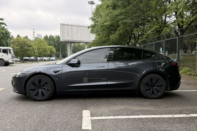 Used Tesla Model 3 2023 Rear-Wheel-Drive Version Exterior 4
