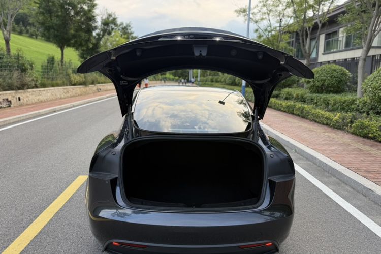 Used Tesla Model 3 2023 Rear-Wheel-Drive Version Exterior 4