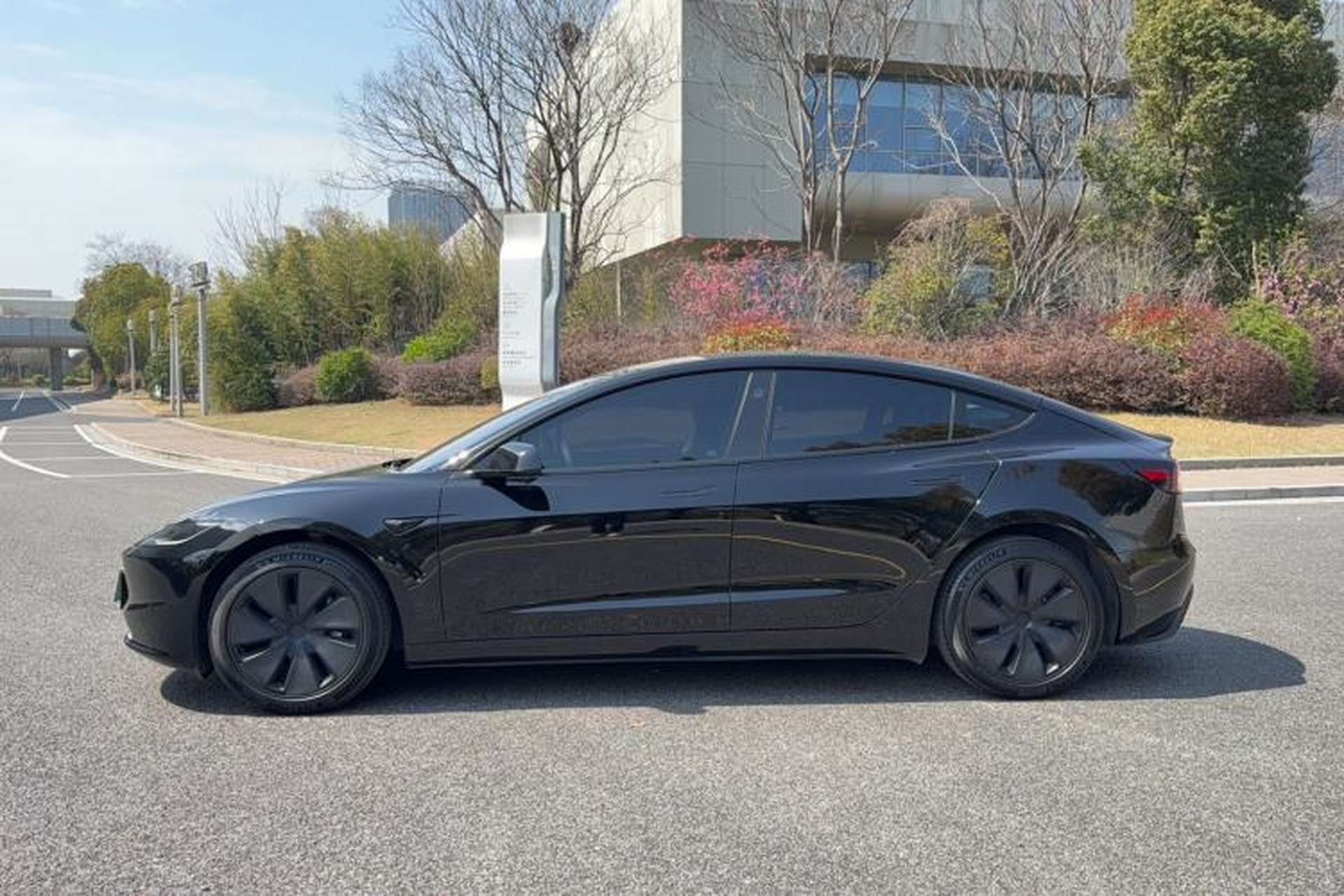 Used Tesla Model 3 2023 Rear-Wheel-Drive Version Exterior 4