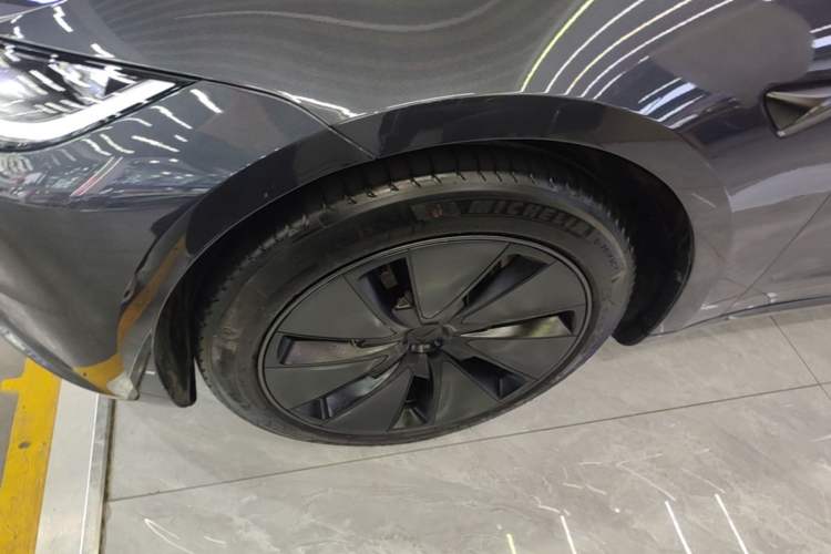 Used Tesla Model 3 2023 Rear-Wheel-Drive Version Exterior 4