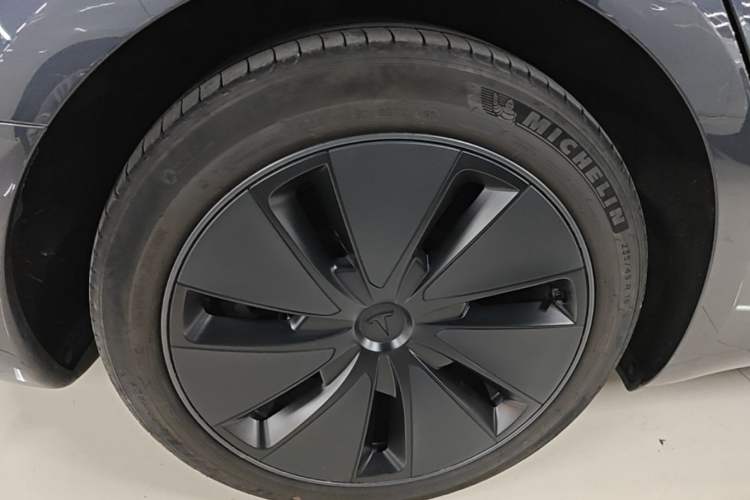 Used Tesla Model 3 2023 Rear-Wheel-Drive Version Exterior 5