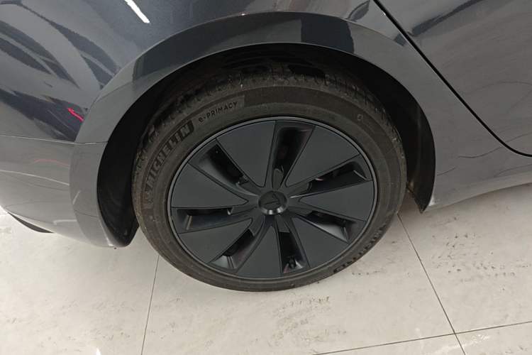 Used Tesla Model 3 2023 Long-Range All-Wheel-Drive Version Exterior 5