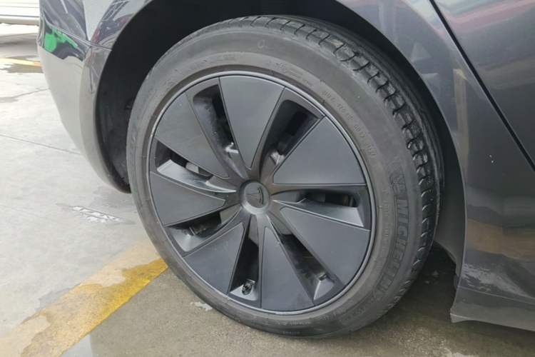 Used Tesla Model 3 2023 Rear-Wheel-Drive Version Exterior 5