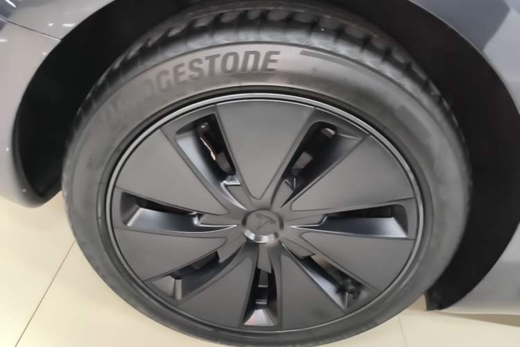 Used Tesla Model 3 2023 Long-Range All-Wheel-Drive Version Exterior 5