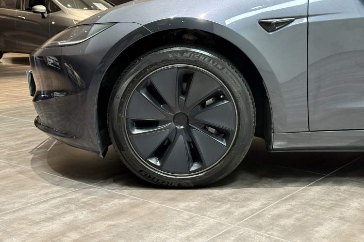Used Tesla Model 3 2023 Rear-Wheel-Drive Version Exterior 5