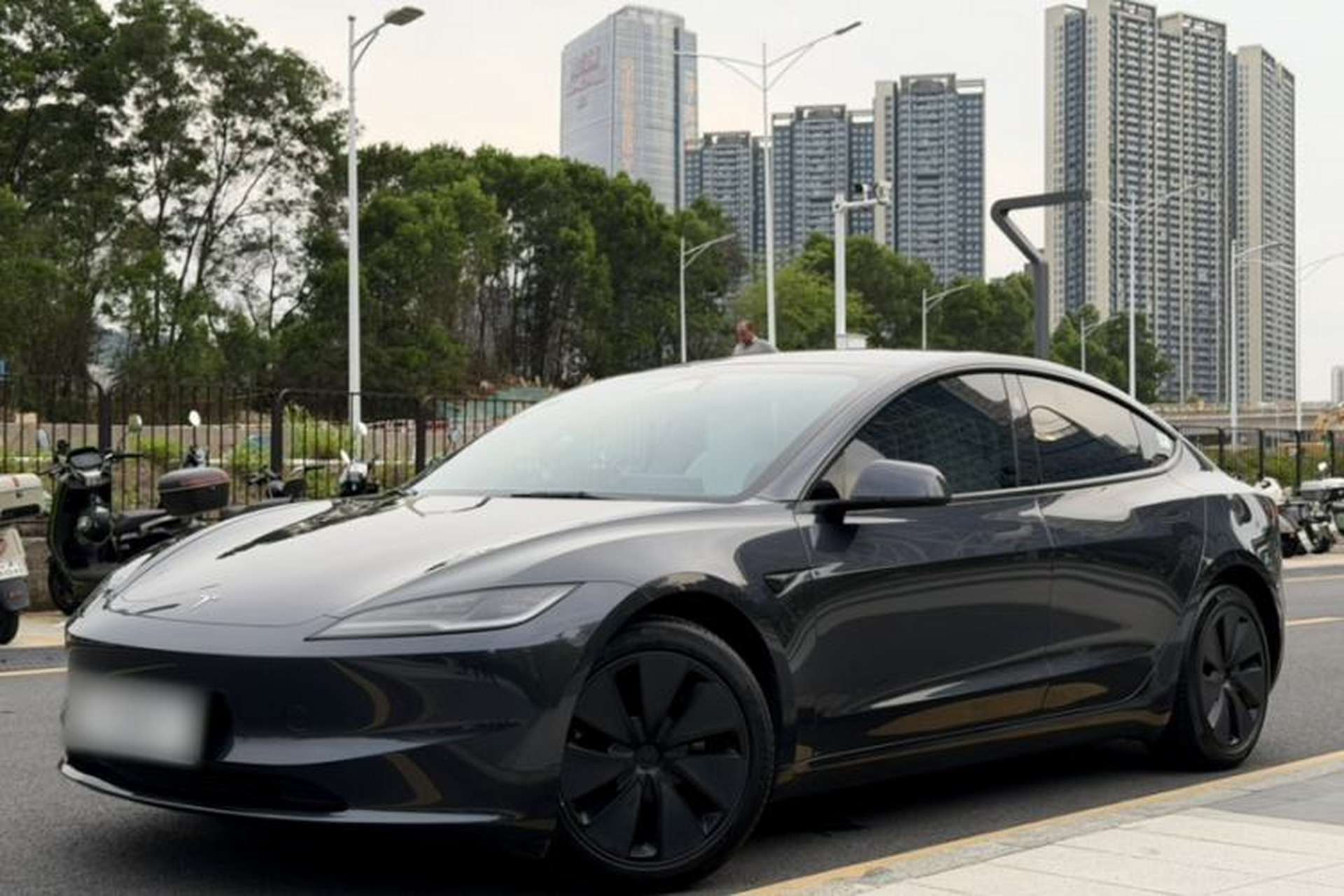 Used Tesla Model 3 2023 Long-Range All-Wheel-Drive Version Front Left 45 Deg