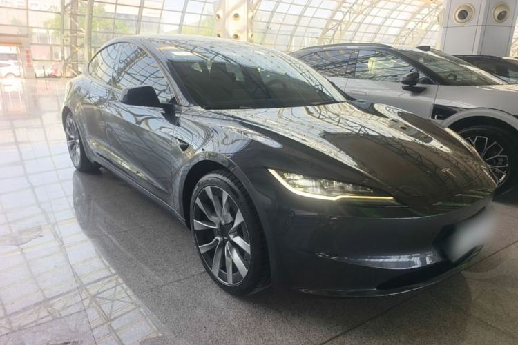 Used Tesla Model 3 2023 Rear-Wheel-Drive Version Front Right 45 Deg