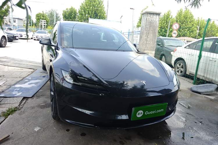 Used Tesla Model 3 2023 Rear-Wheel-Drive Version Front Right 45 Deg