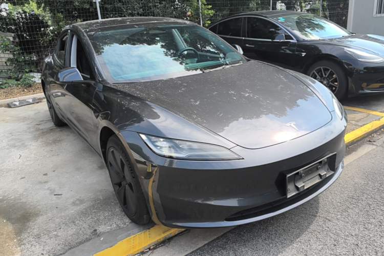 Used Tesla Model 3 2023 Rear-Wheel-Drive Version Front Right 45 Deg