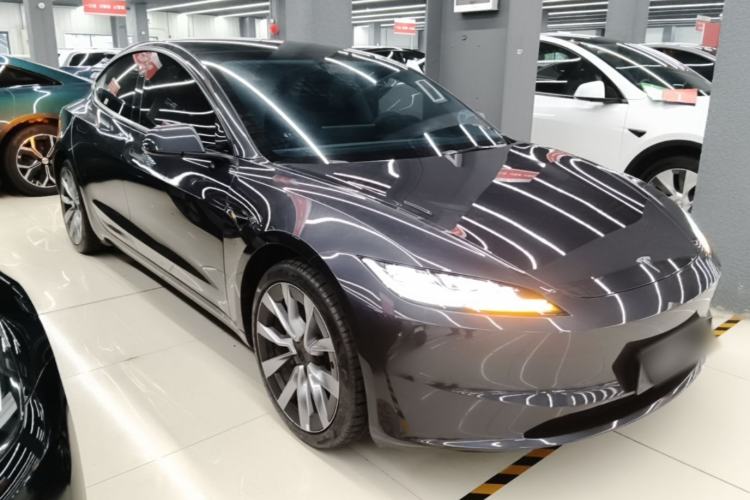 Used Tesla Model 3 2023 Rear-Wheel-Drive Version Front Right 45 Deg