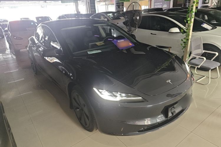 Used Tesla Model 3 2023 Rear-Wheel-Drive Version Front Right 45 Deg