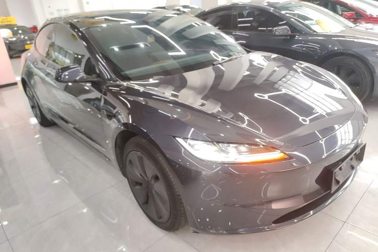 Used Tesla Model 3 2023 Rear-Wheel-Drive Version Front Right 45 Deg