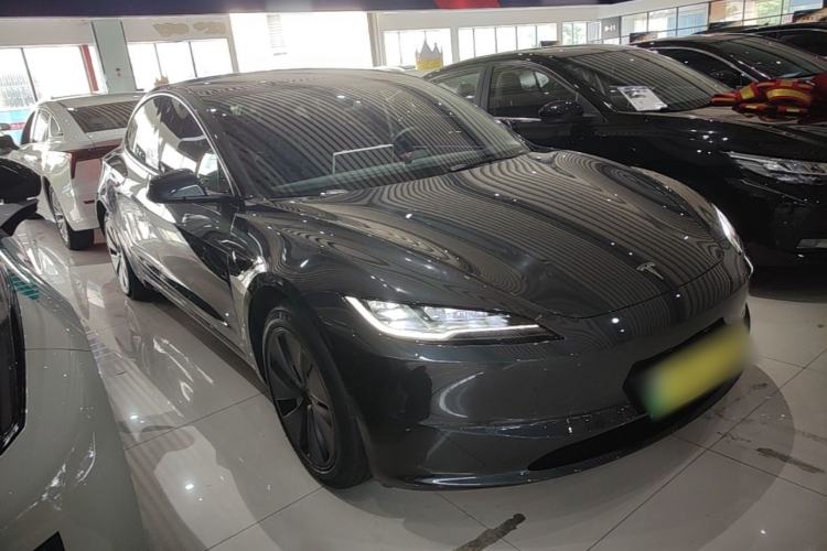 Used Tesla Model 3 2023 Rear-Wheel-Drive Version Front Right 45 Deg