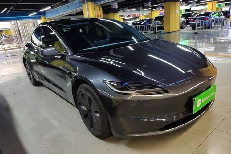 Used Tesla Model 3 2023 Rear-Wheel-Drive Version Front Right 45 Deg