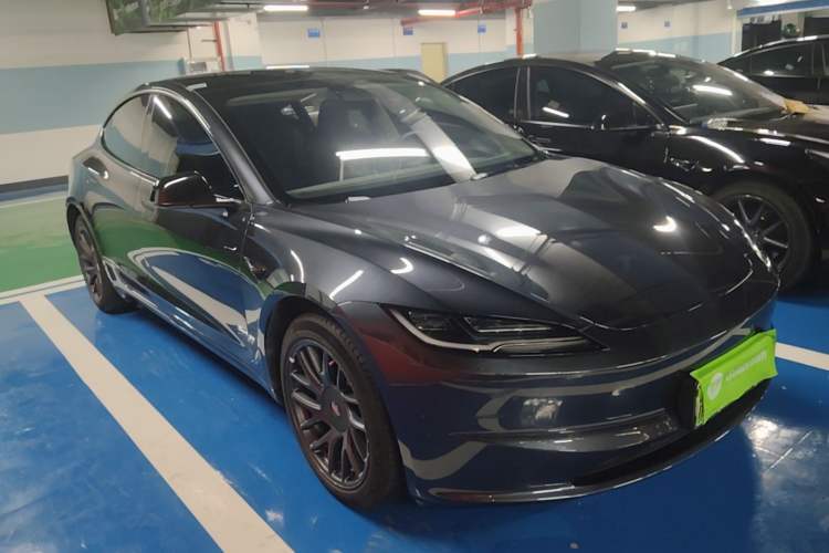 Used Tesla Model 3 2023 Rear-Wheel-Drive Version Front Right 45 Deg