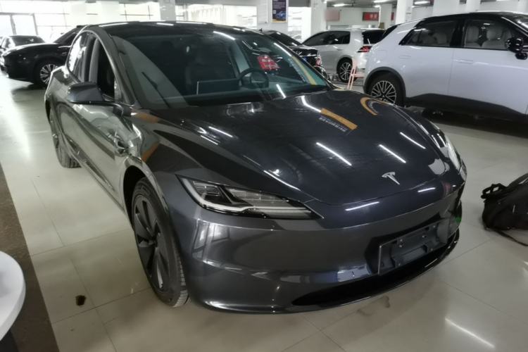 Used Tesla Model 3 2023 Rear-Wheel-Drive Version Front Right 45 Deg