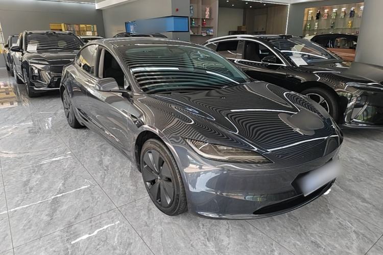 Used Tesla Model 3 2023 Rear-Wheel-Drive Version Front Right 45 Deg