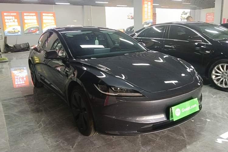 Used Tesla Model 3 2023 Rear-Wheel-Drive Version Front Right 45 Deg