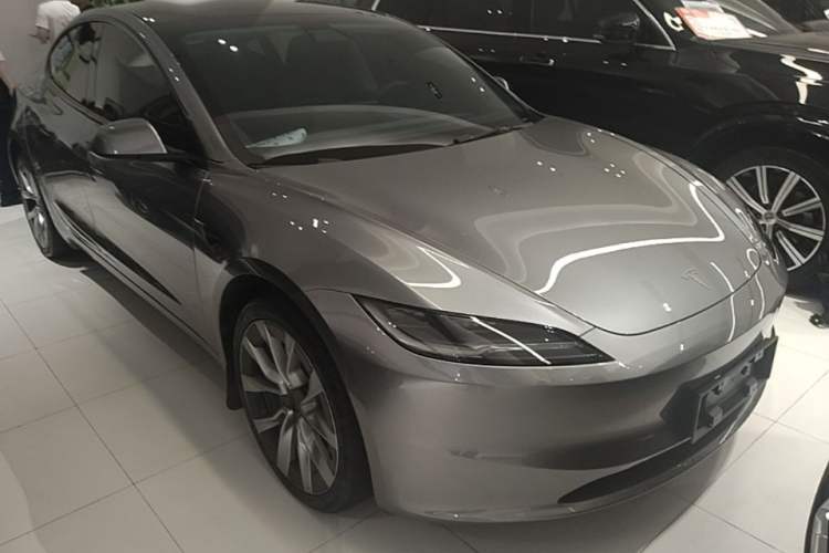Used Tesla Model 3 2023 Rear-Wheel-Drive Version Front Right 45 Deg