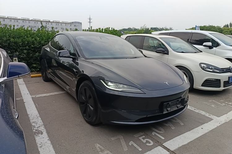 Used Tesla Model 3 2023 Rear-Wheel-Drive Version Front Right 45 Deg