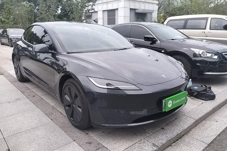 Used Tesla Model 3 2023 Rear-Wheel-Drive Version Front Right 45 Deg