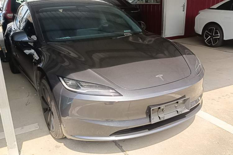 Used Tesla Model 3 2023 Rear-Wheel-Drive Version Front Right 45 Deg