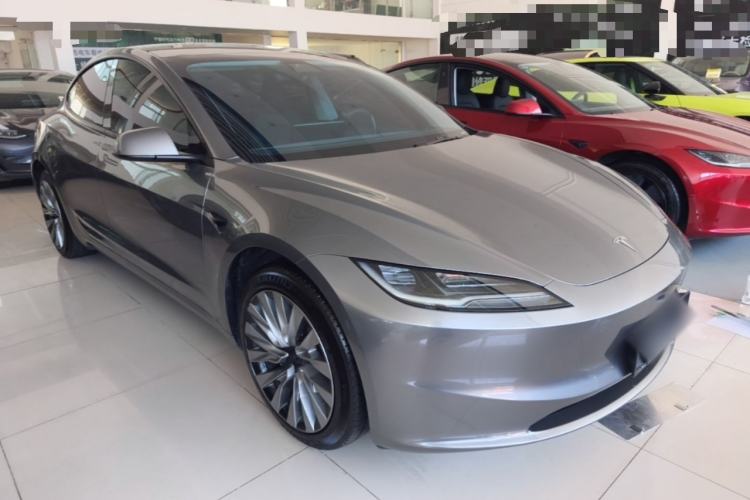 Used Tesla Model 3 2023 Rear-Wheel-Drive Version Front Right 45 Deg