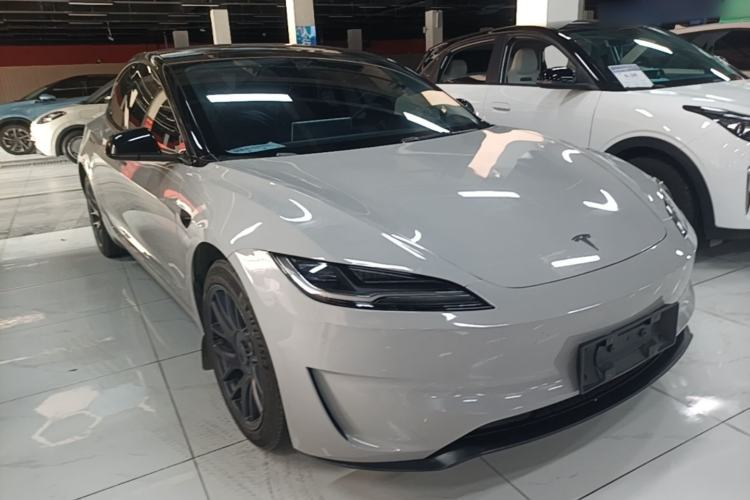 Used Tesla Model 3 2023 Rear-Wheel-Drive Version Front Right 45 Deg
