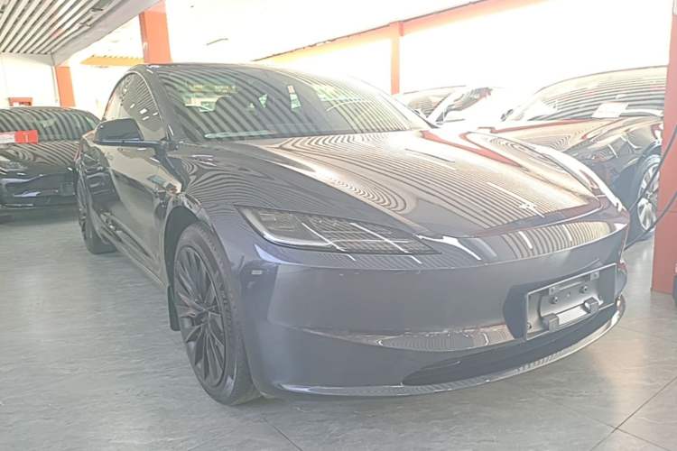 Used Tesla Model 3 2023 Rear-Wheel-Drive Version Front Right 45 Deg