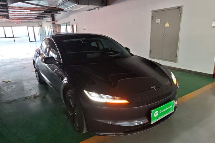 Used Tesla Model 3 2023 Rear-Wheel-Drive Version Front Right 45 Deg