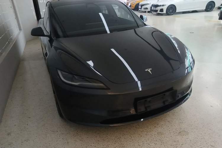 Used Tesla Model 3 2023 Rear-Wheel-Drive Version Front Right 45 Deg
