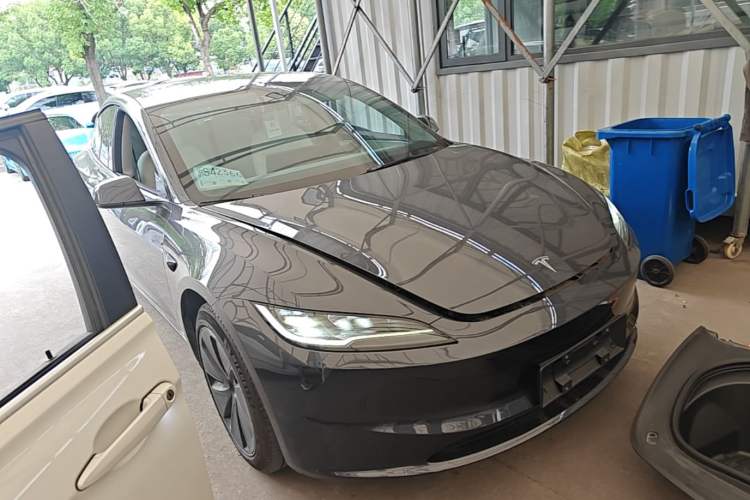 Used Tesla Model 3 2023 Rear-Wheel-Drive Version Front Right 45 Deg