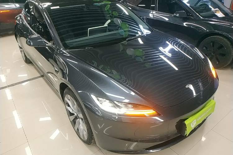 Used Tesla Model 3 2023 Rear-Wheel-Drive Version Front Right 45 Deg