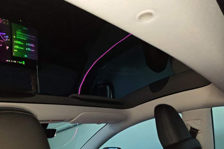Used Tesla Model 3 2023 Rear-Wheel-Drive Version Headliner
