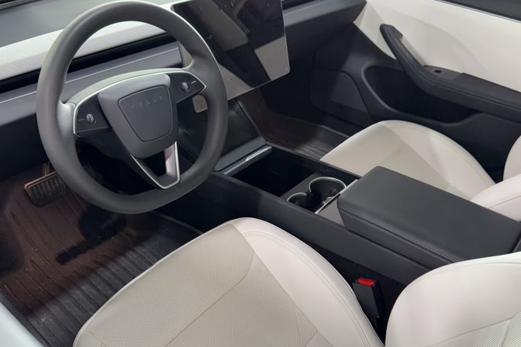 Used Tesla Model 3 2023 Rear-Wheel-Drive Version Interior 1