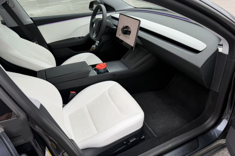 Used Tesla Model 3 2023 Rear-Wheel-Drive Version Interior 1