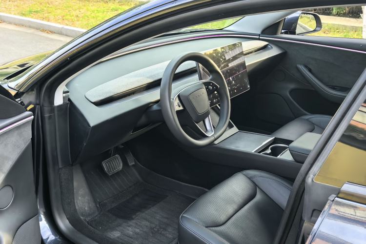 Used Tesla Model 3 2023 Long-Range All-Wheel-Drive Version Interior 1
