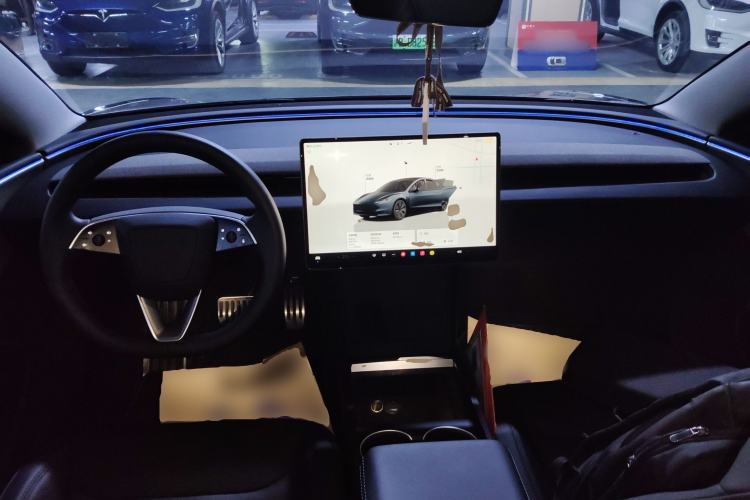 Used Tesla Model 3 2023 Rear-Wheel-Drive Version Interior 2