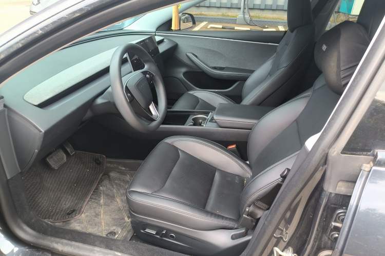 Used Tesla Model 3 2023 Rear-Wheel-Drive Version Interior 2