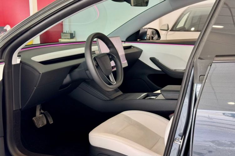 Used Tesla Model 3 2023 Rear-Wheel-Drive Version Interior 2
