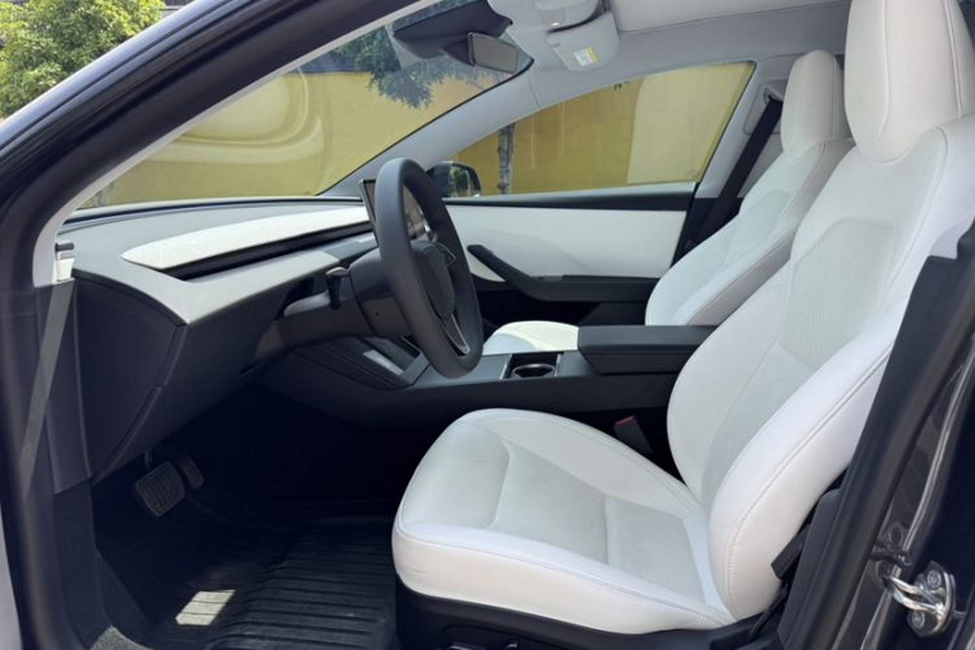 Used Tesla Model 3 2023 Rear-Wheel-Drive Version Interior 2