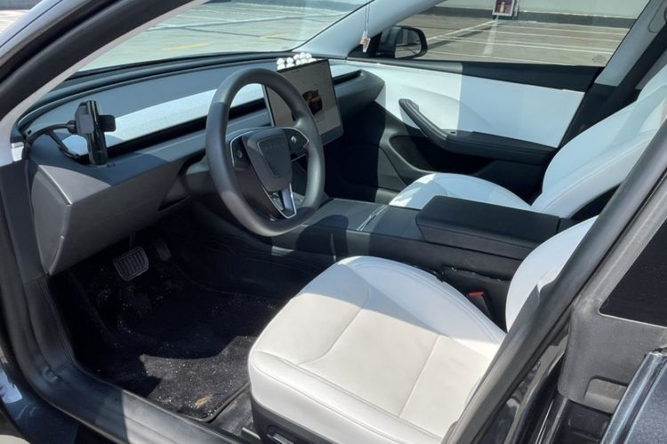 Used Tesla Model 3 2023 Rear-Wheel-Drive Version Interior 2