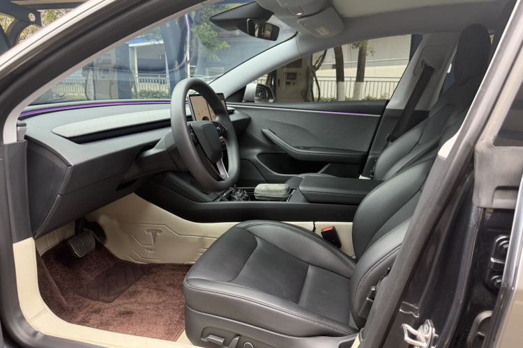 Used Tesla Model 3 2023 Rear-Wheel-Drive Version Interior 2