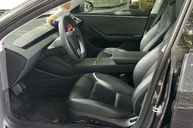 Used Tesla Model 3 2023 Rear-Wheel-Drive Version Interior 2