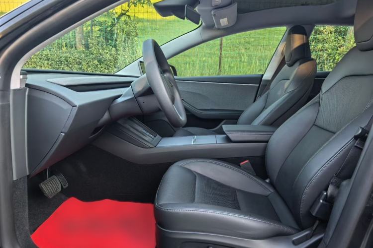 Used Tesla Model 3 2023 Rear-Wheel-Drive Version Interior 2