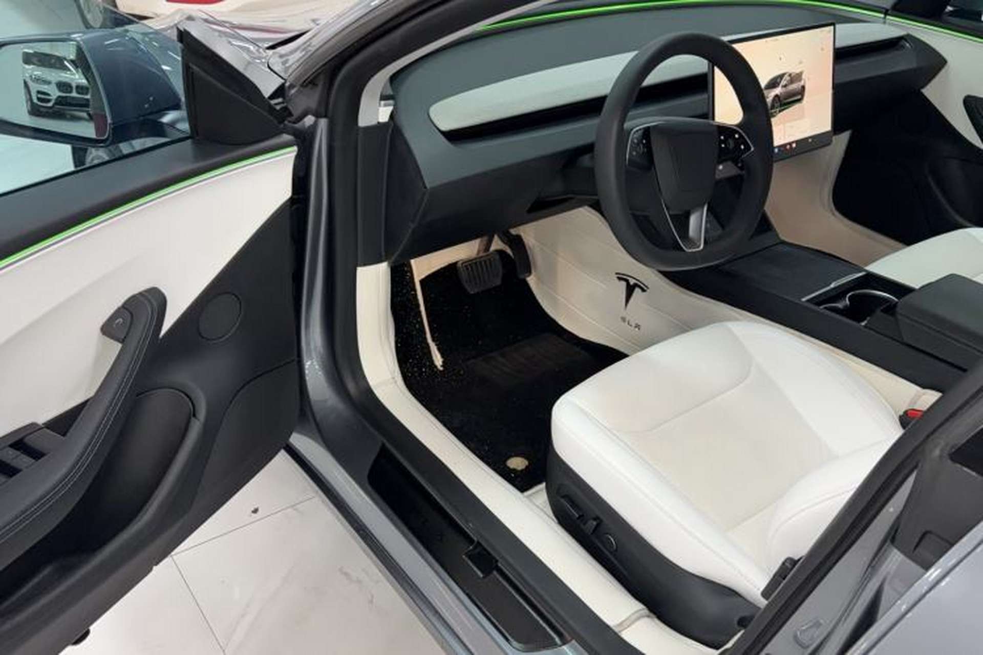 Used Tesla Model 3 2023 Long-Range All-Wheel-Drive Version Interior 2