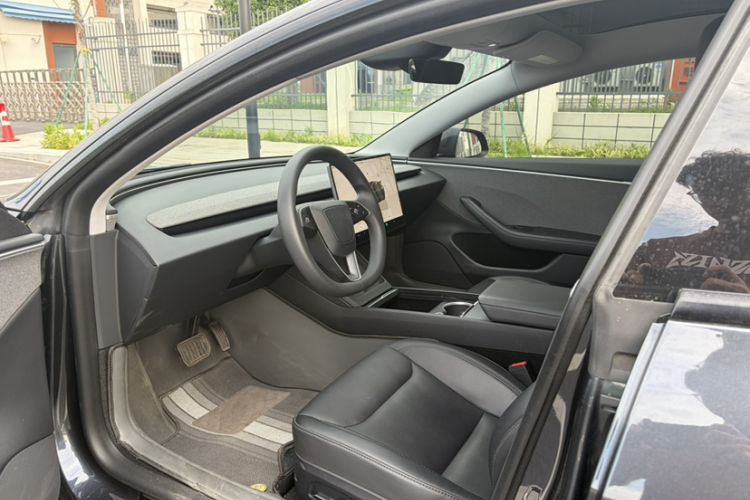 Used Tesla Model 3 2023 Rear-Wheel-Drive Version Interior 2